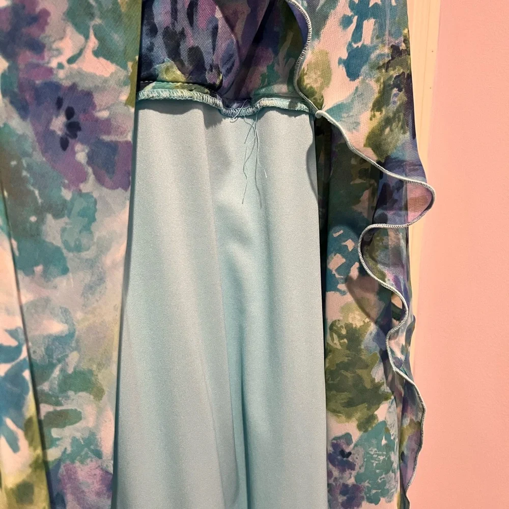 - Sleeveless watercolor womens dress. Size 20wHas a light blue under dress… - Picture 9 of 9